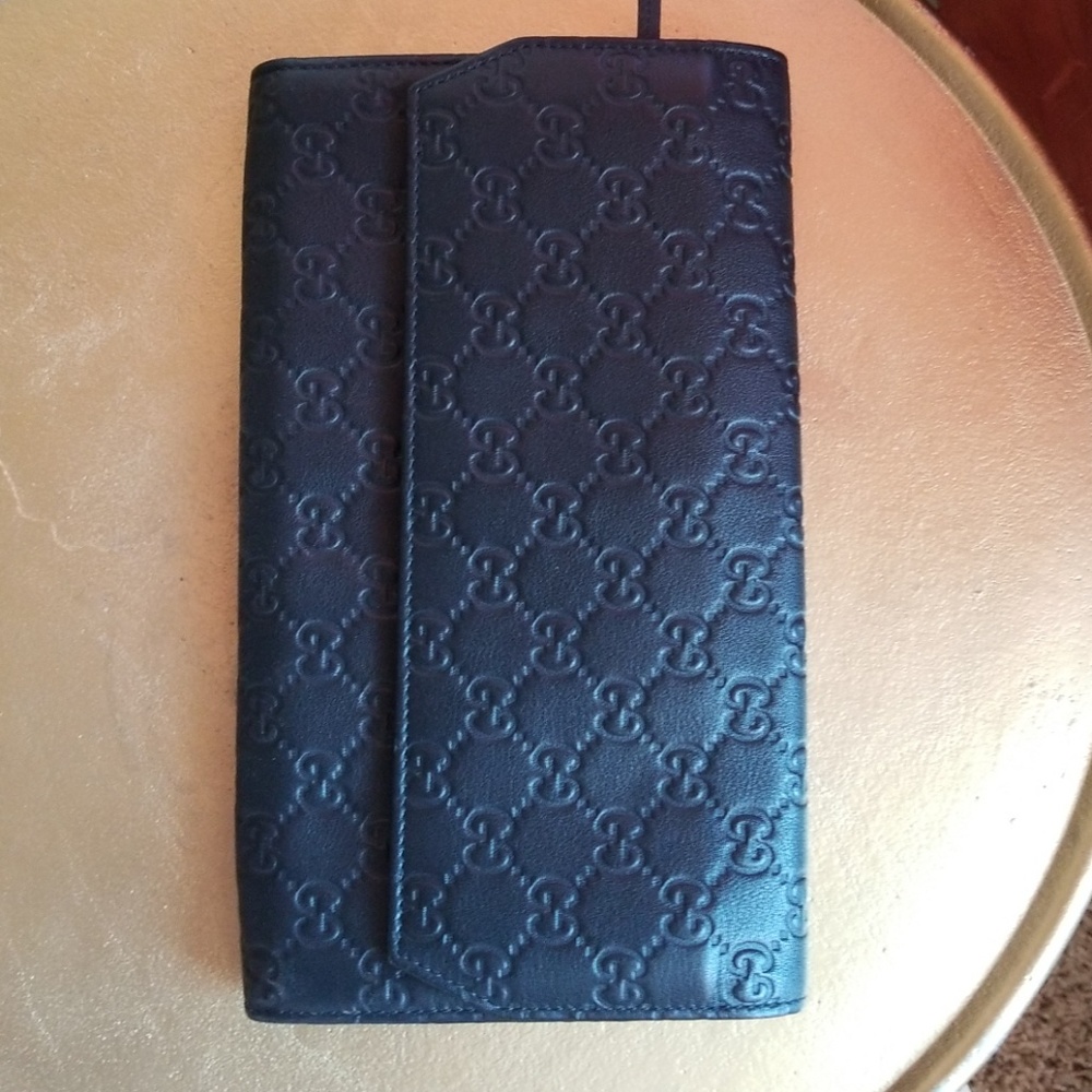 Authentic Gucci Voyager  clutch - Picture 7 of 11